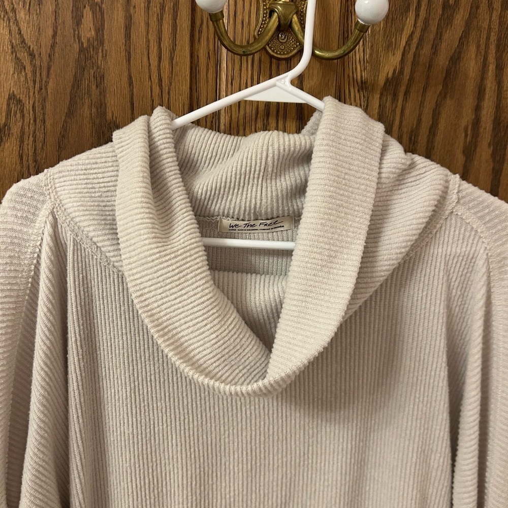 Free People We The Free Cream Juicy Ribbed Open Back Cowl Sweater Large NWOT - Picture 7 of 12